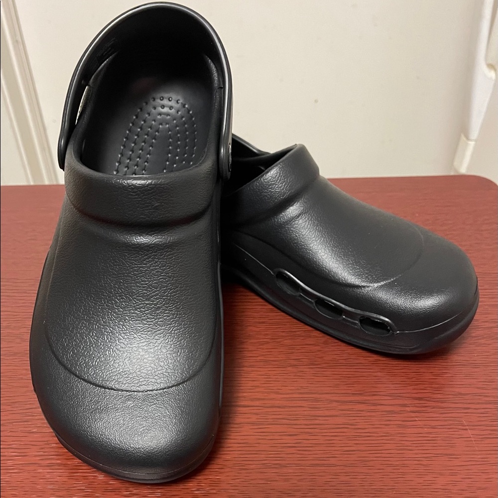 Crocs at work black women sizes varies  water proof, easy - Picture 7 of 7